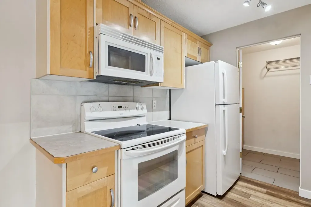 13045 6 Street SW Calgary AB T2W 5H1