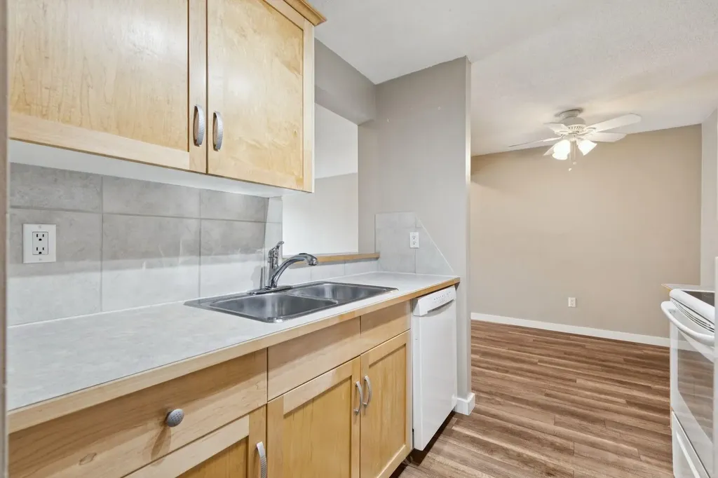 13045 6 Street SW Calgary AB T2W 5H1