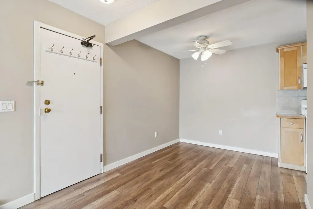 13045 6 Street SW Calgary AB T2W 5H1