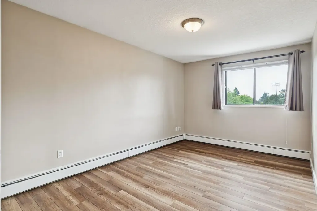 13045 6 Street SW Calgary AB T2W 5H1