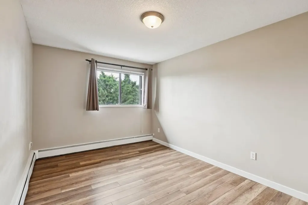 13045 6 Street SW Calgary AB T2W 5H1