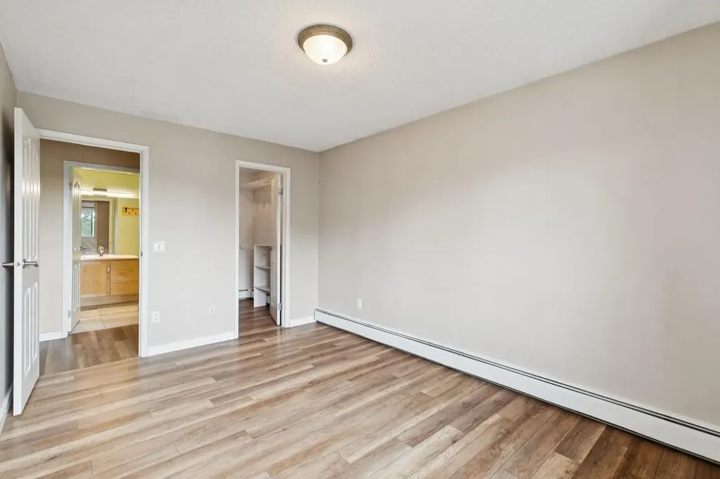 13045 6 Street SW Calgary AB T2W 5H1