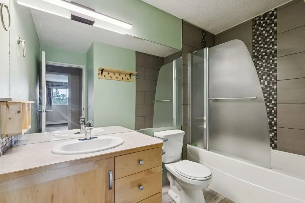 13045 6 Street SW Calgary AB T2W 5H1