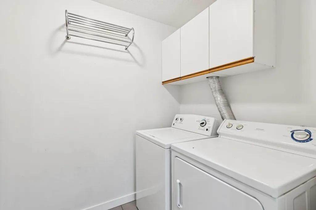 13045 6 Street SW Calgary AB T2W 5H1