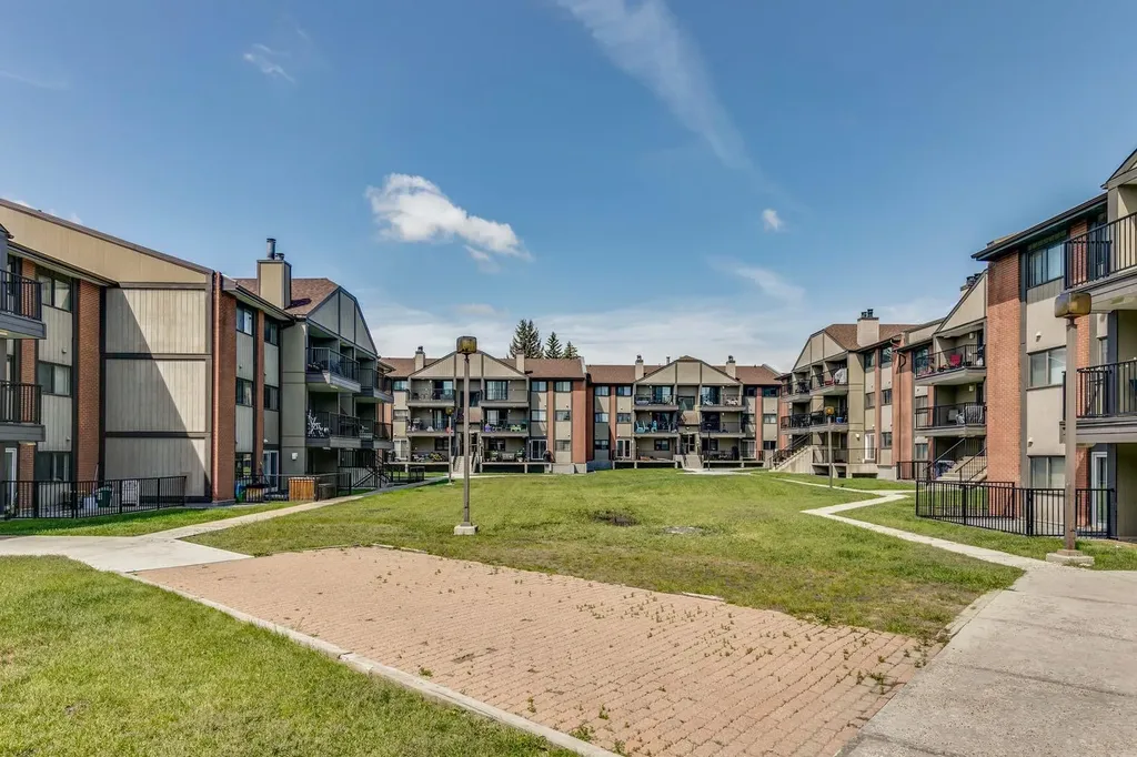 13045 6 Street SW Calgary AB T2W 5H1