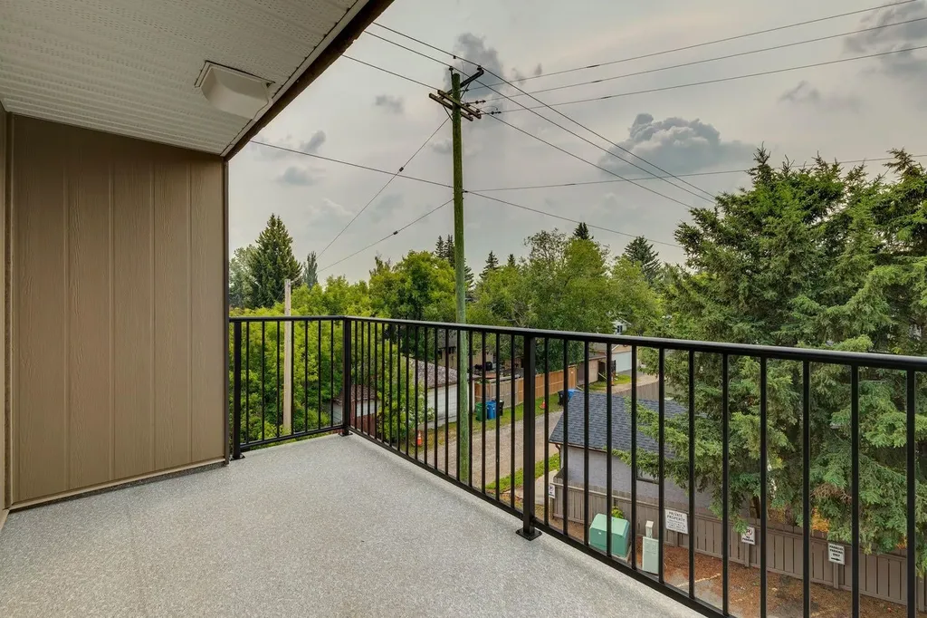 13045 6 Street SW Calgary AB T2W 5H1