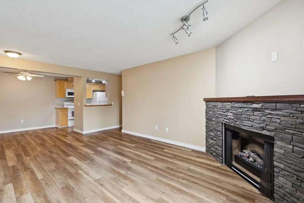 13045 6 Street SW Calgary AB T2W 5H1