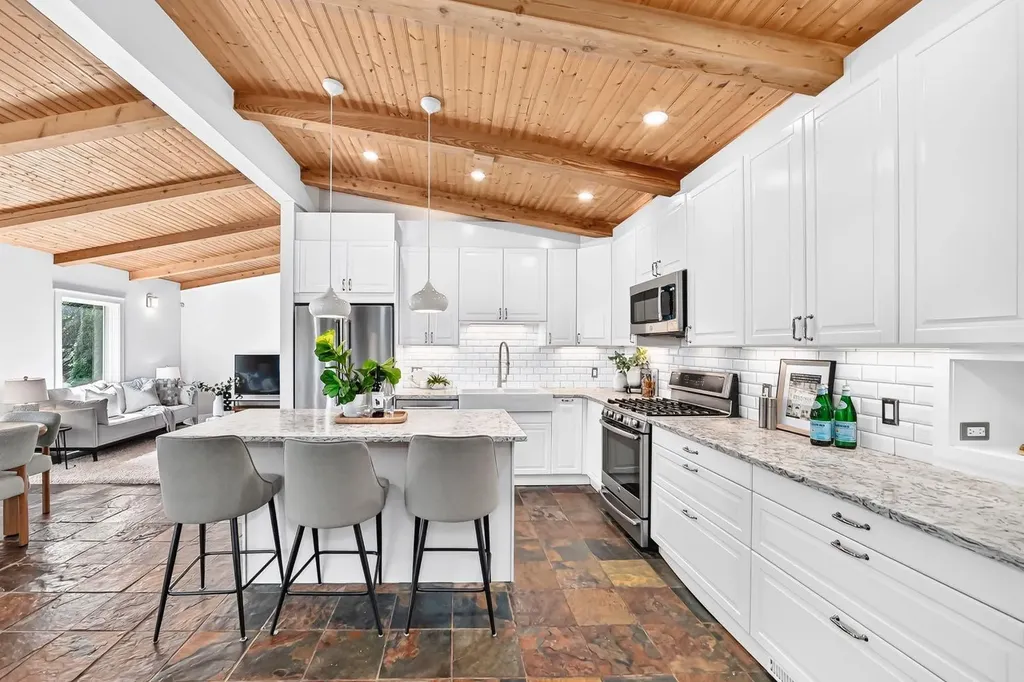 2623 Glenmount Drive SW Calgary AB T3E4C2