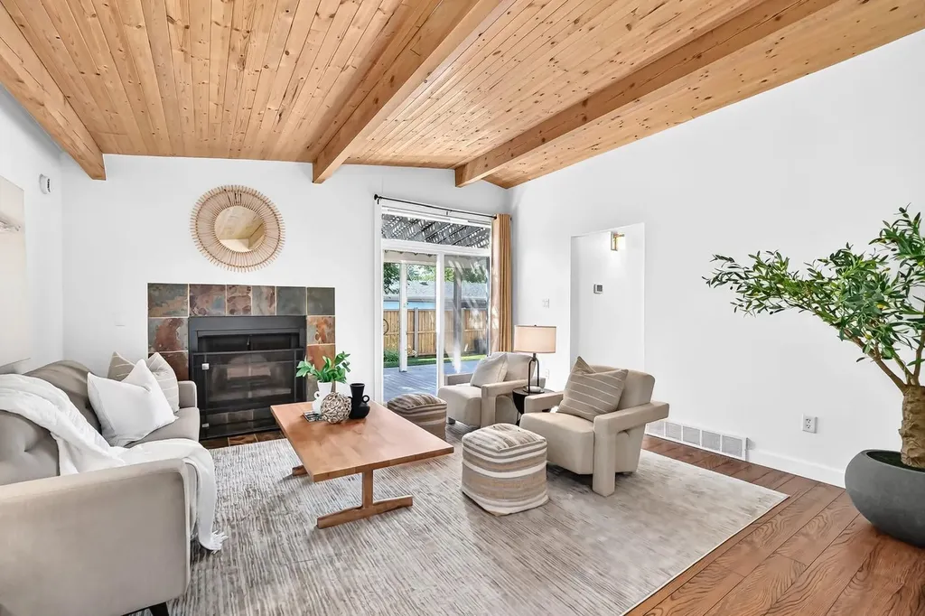 2623 Glenmount Drive SW Calgary AB T3E4C2