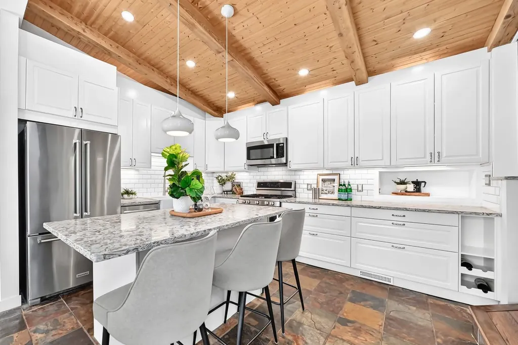 2623 Glenmount Drive SW Calgary AB T3E4C2