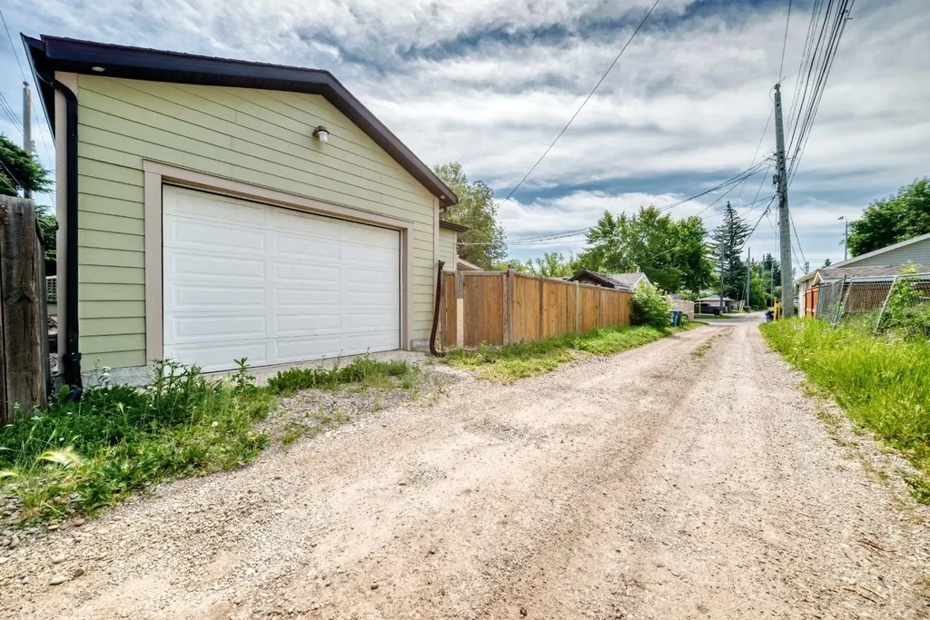 2623 Glenmount Drive SW Calgary AB T3E4C2