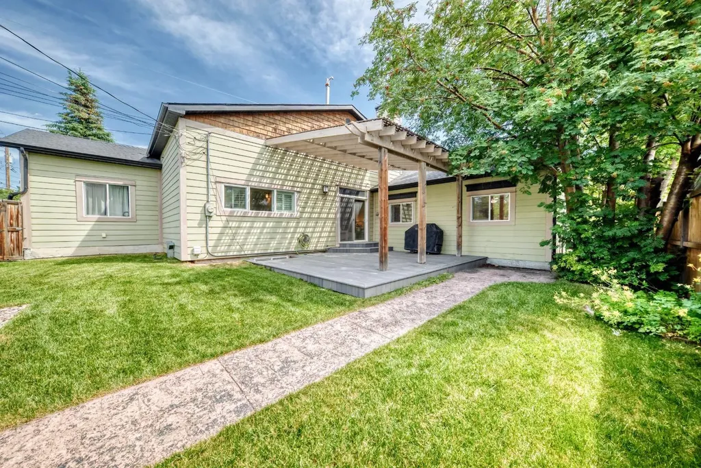 2623 Glenmount Drive SW Calgary AB T3E4C2
