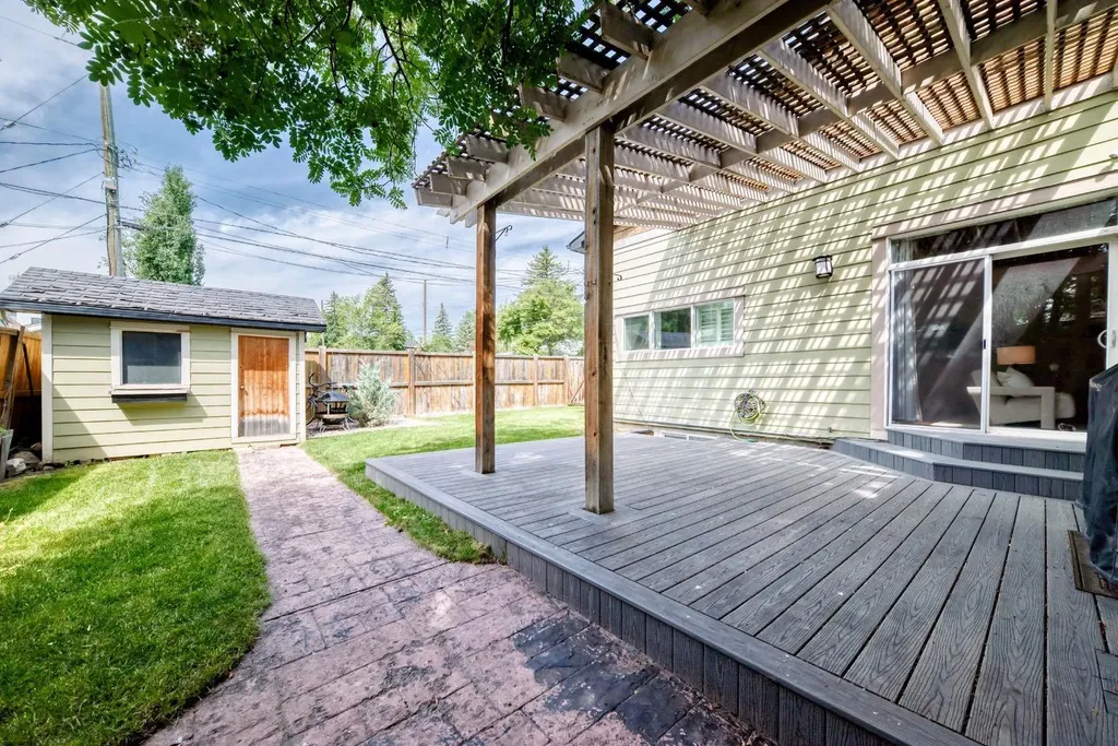 2623 Glenmount Drive SW Calgary AB T3E4C2
