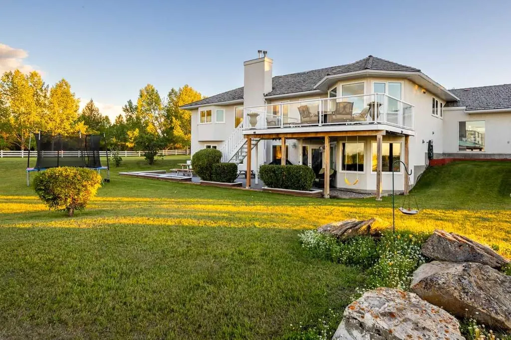 97 Pleasant View Heights Rural Rocky View County AB T4C 2B3