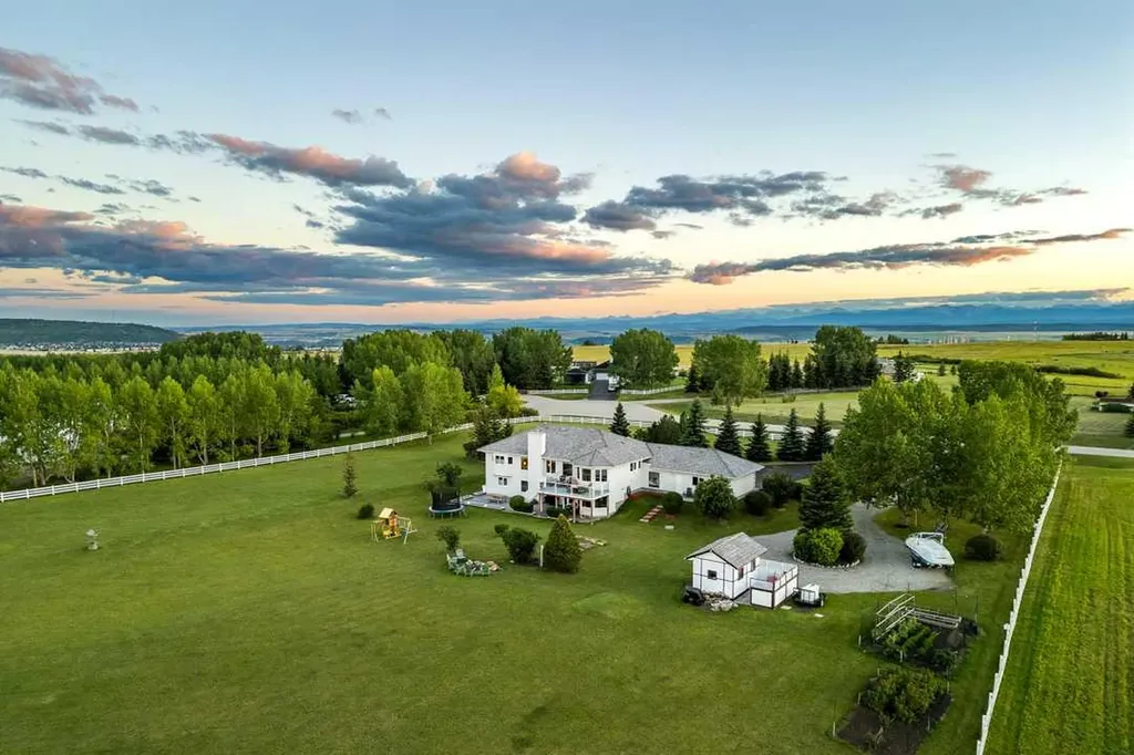 97 Pleasant View Heights Rural Rocky View County AB T4C 2B3