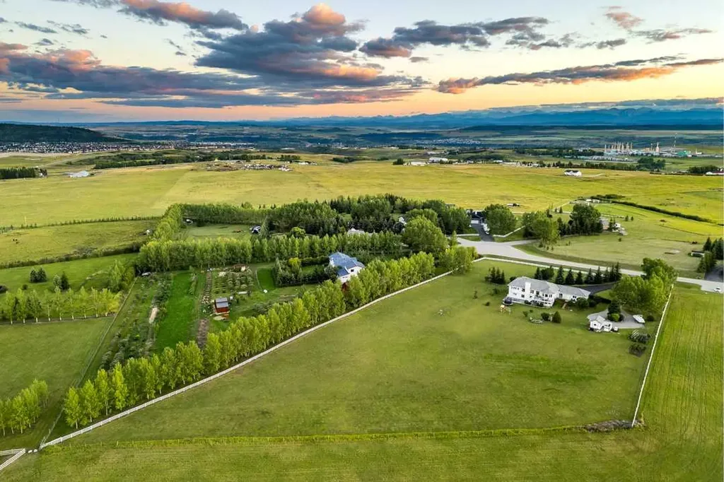 97 Pleasant View Heights Rural Rocky View County AB T4C 2B3