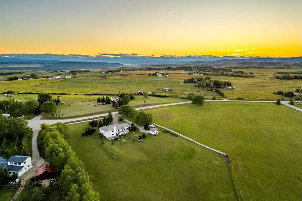 97 Pleasant View Heights Rural Rocky View County AB T4C 2B3