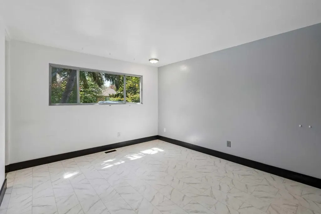 2524 106 Avenue SW Calgary AB T2W 2H9