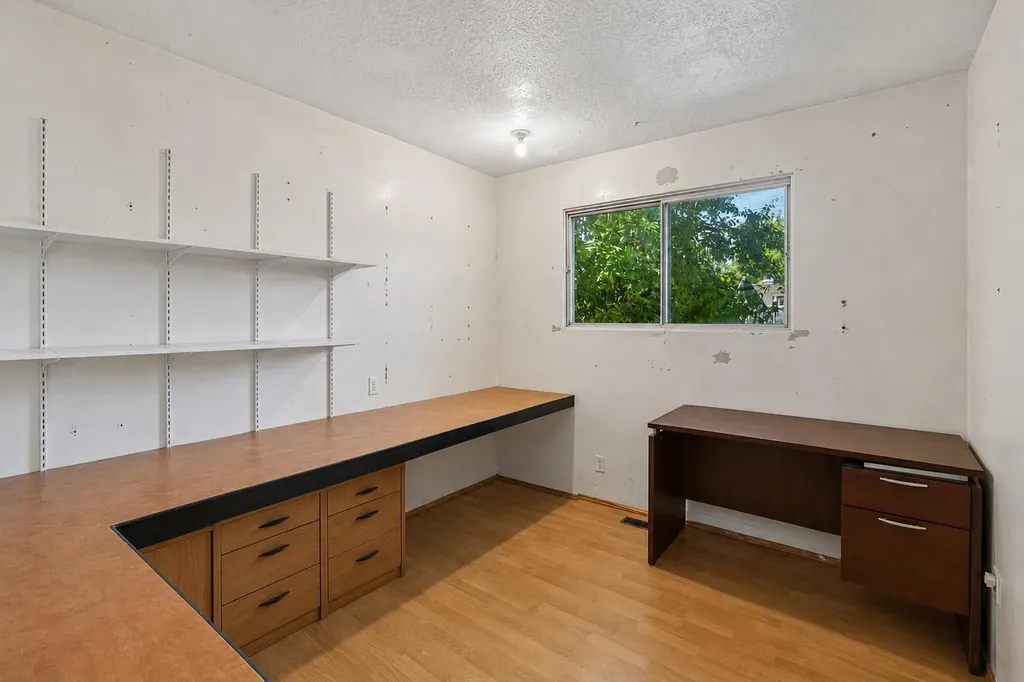 2524 106 Avenue SW Calgary AB T2W 2H9