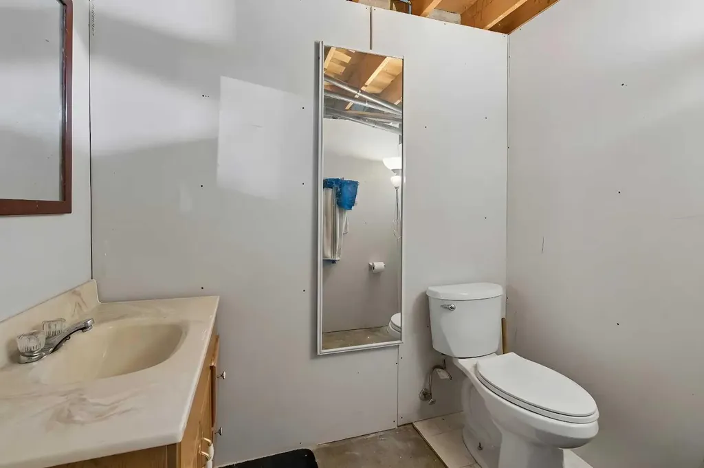 2524 106 Avenue SW Calgary AB T2W 2H9
