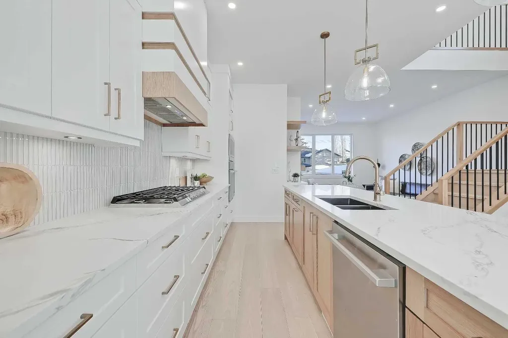 3536 43 Street SW Calgary AB T3E 3P5