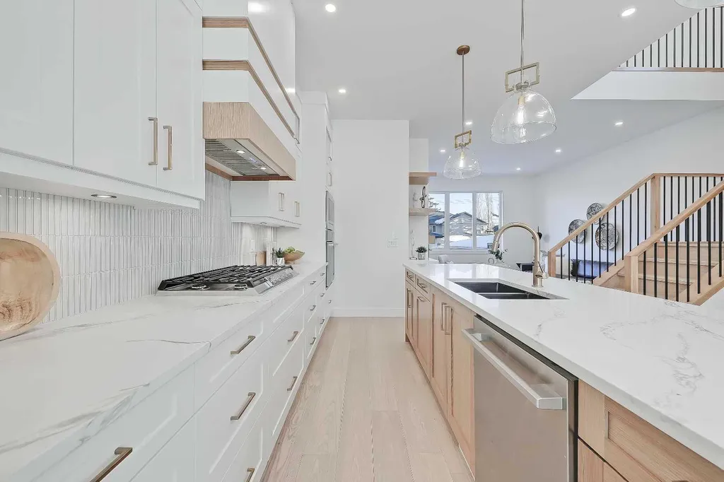 3536 43 Street SW Calgary AB T3E 3P5
