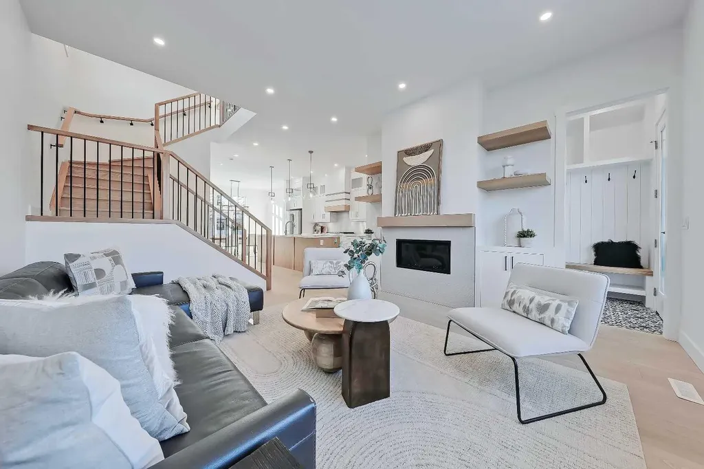 3536 43 Street SW Calgary AB T3E 3P5