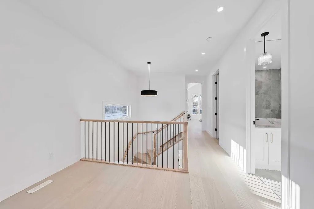 3536 43 Street SW Calgary AB T3E 3P5