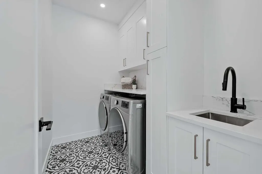 3536 43 Street SW Calgary AB T3E 3P5