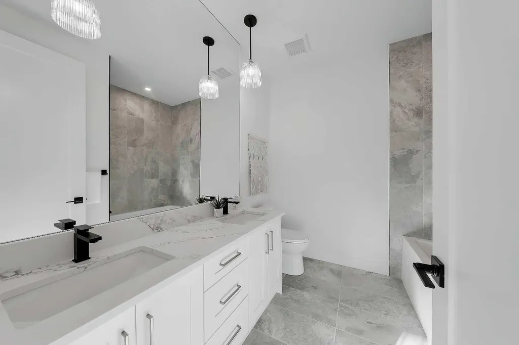 3536 43 Street SW Calgary AB T3E 3P5