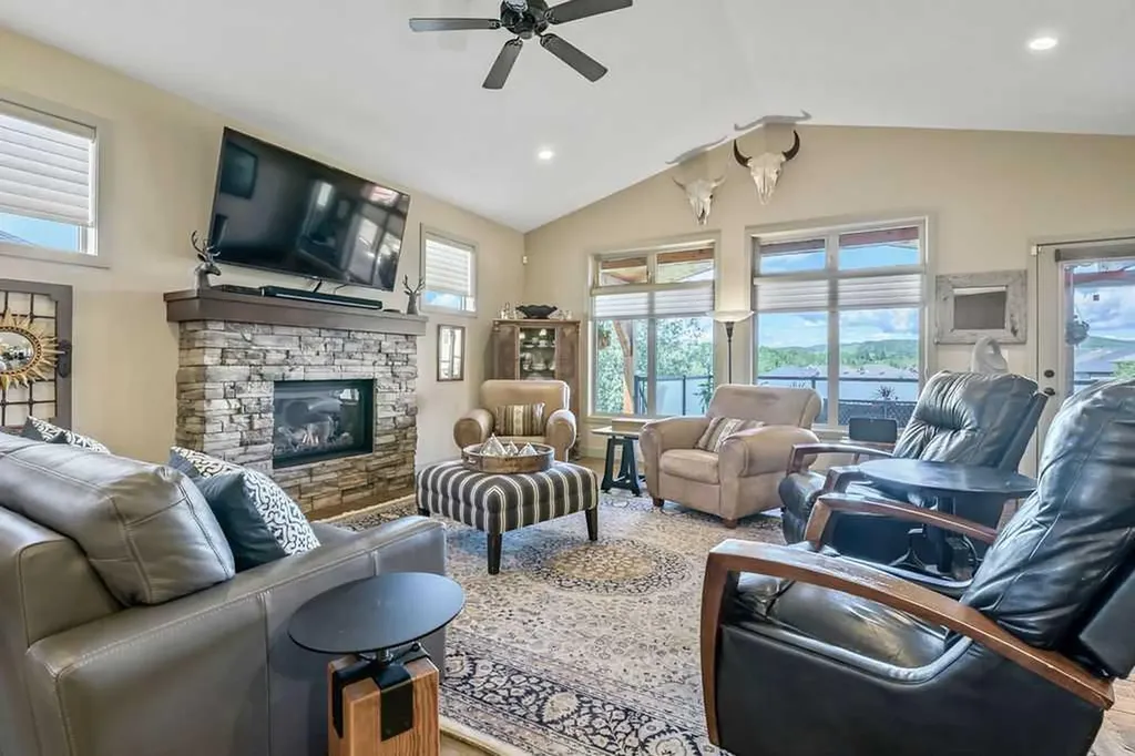 444 Seclusion Valley Drive NE Diamond Valley AB T0L 2A0
