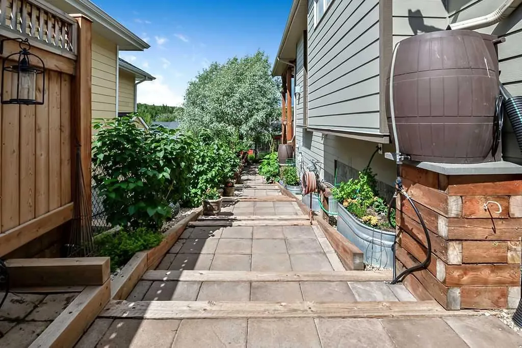 444 Seclusion Valley Drive NE Diamond Valley AB T0L 2A0