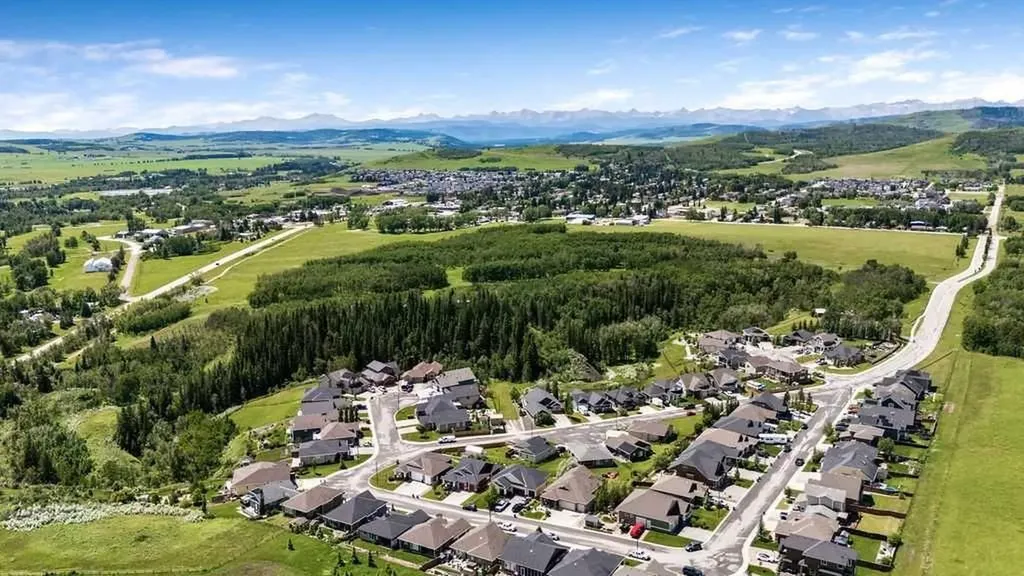 444 Seclusion Valley Drive NE Diamond Valley AB T0L 2A0