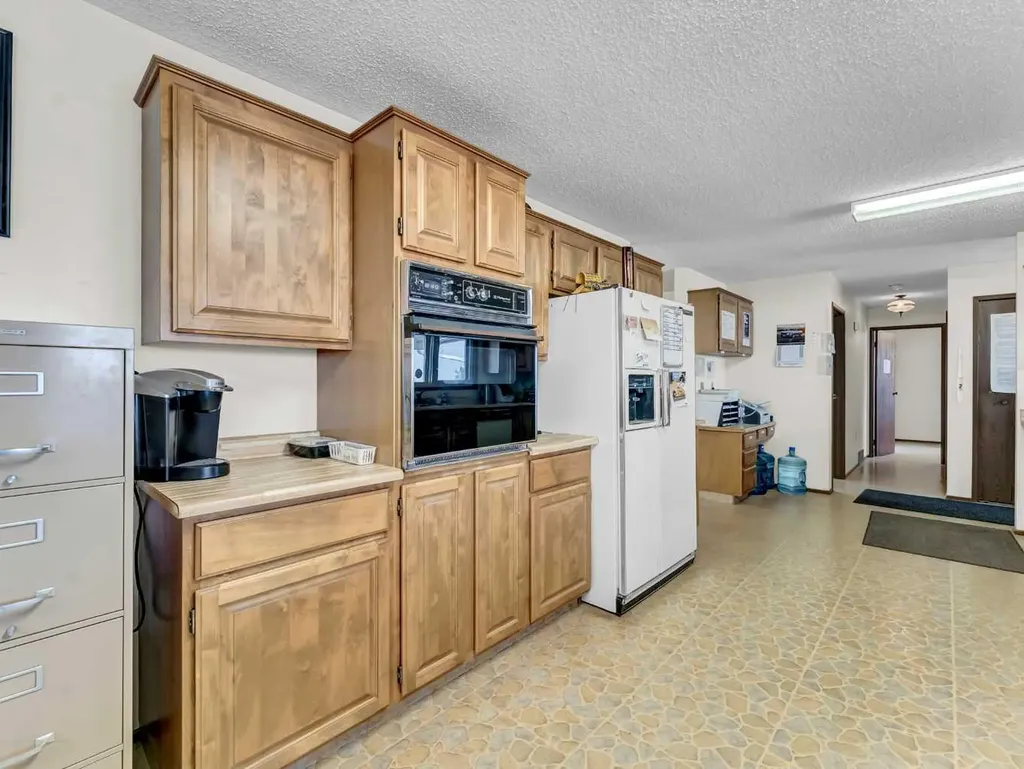 156 & 164 Charles Street Dunmore AB T1B 0K9
