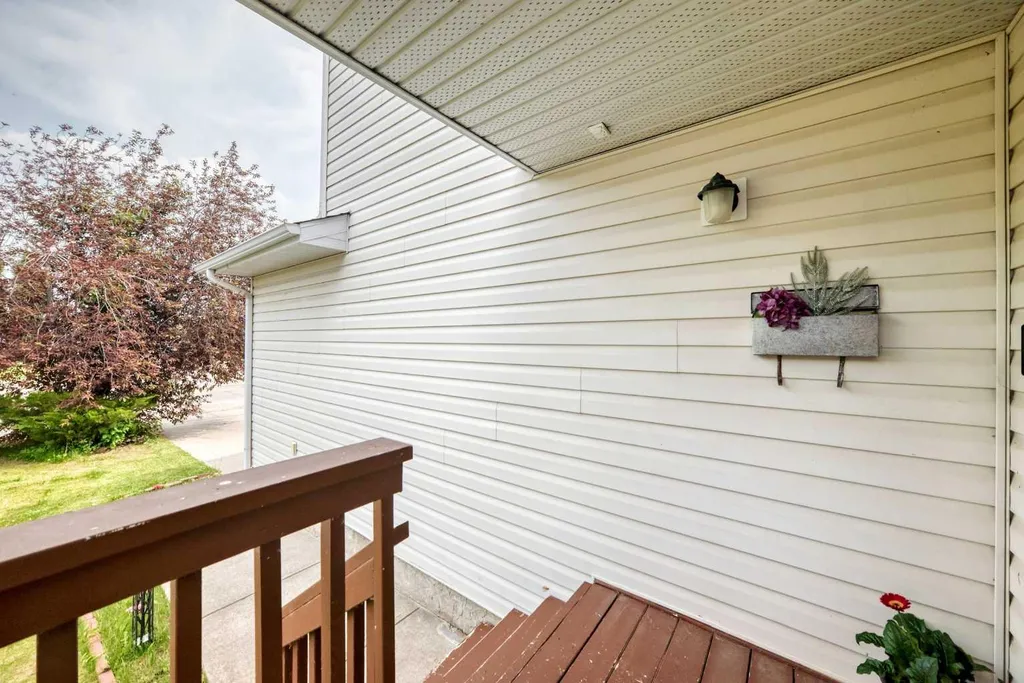 7230 Laguna Way NE Calgary AB T1Y 7B9