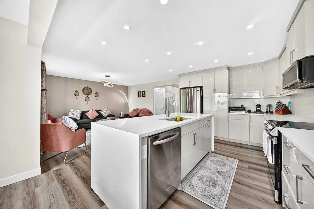 7230 Laguna Way NE Calgary AB T1Y 7B9