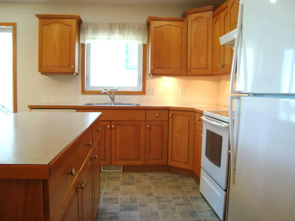 317 Railway Avenue Trochu AB T0M 2C0