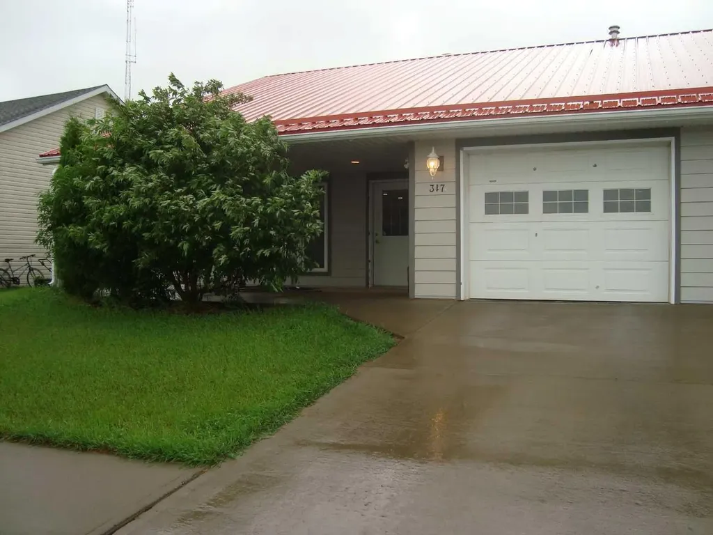 317 Railway Avenue Trochu AB T0M 2C0