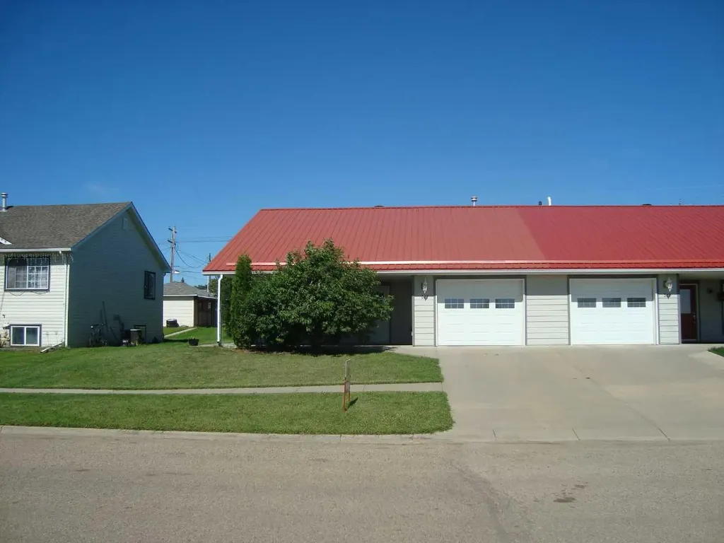 317 Railway Avenue Trochu AB T0M 2C0
