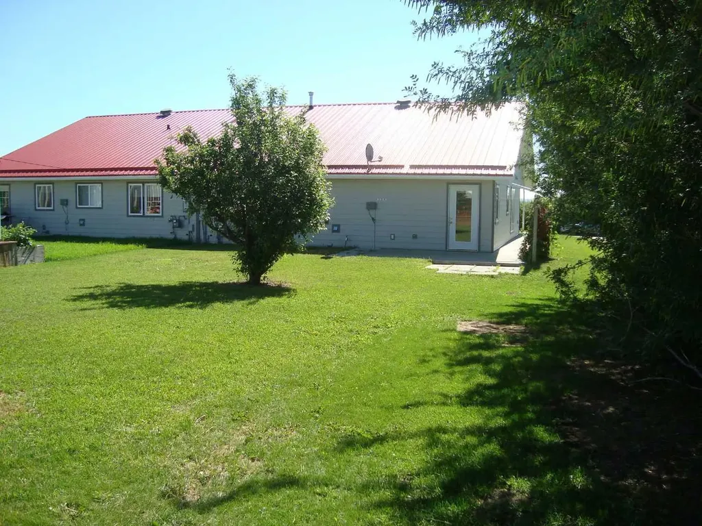 317 Railway Avenue Trochu AB T0M 2C0