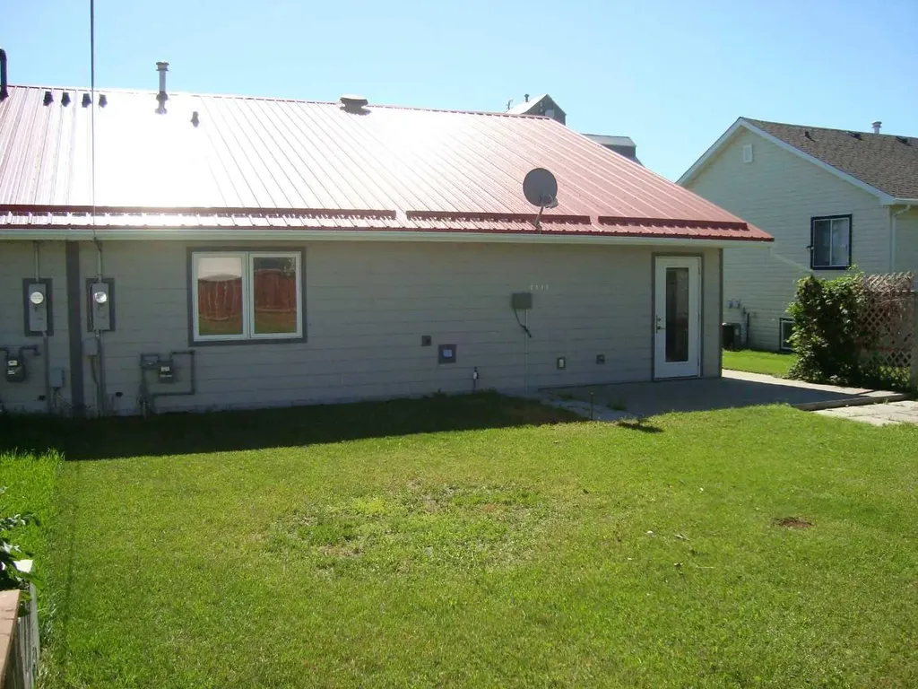 317 Railway Avenue Trochu AB T0M 2C0