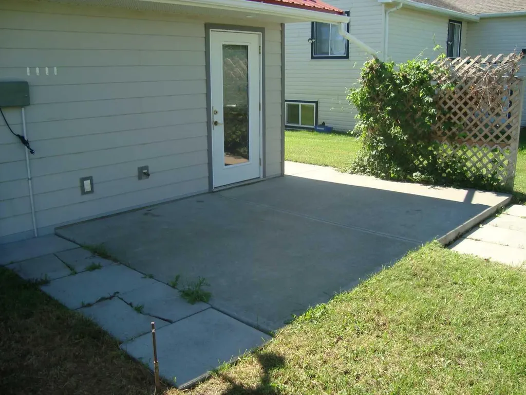317 Railway Avenue Trochu AB T0M 2C0