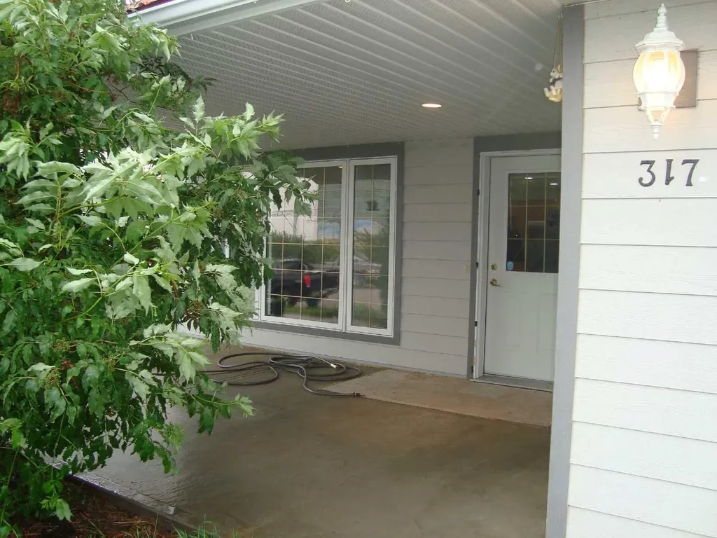 317 Railway Avenue Trochu AB T0M 2C0