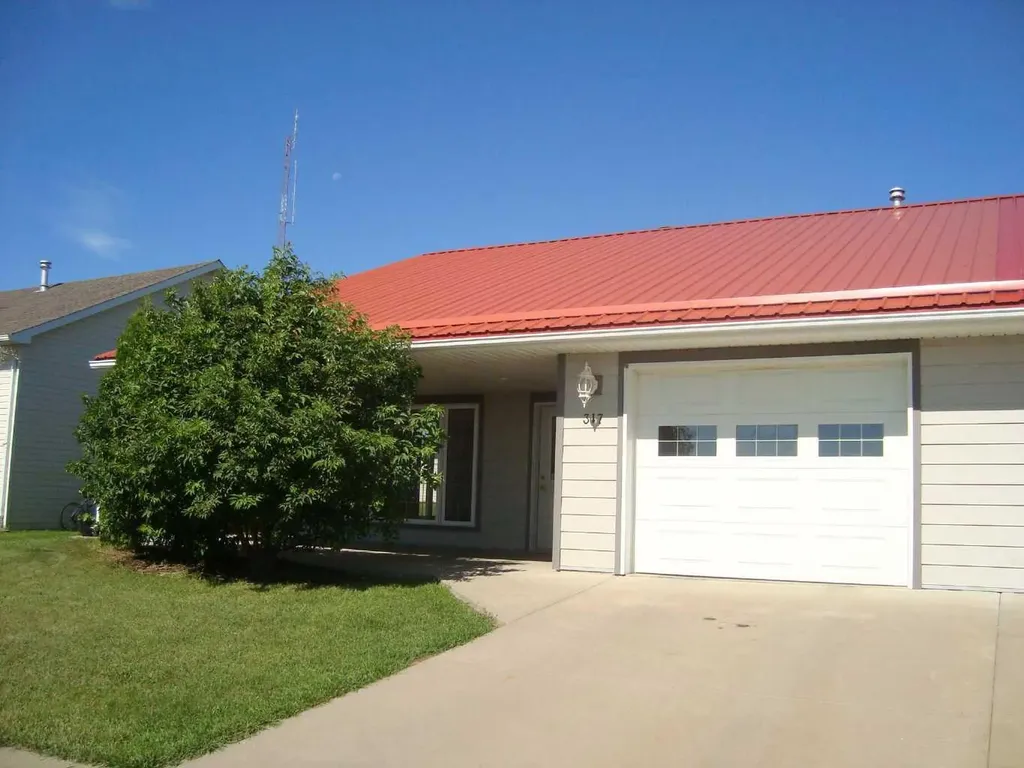 317 Railway Avenue Trochu AB T0M 2C0