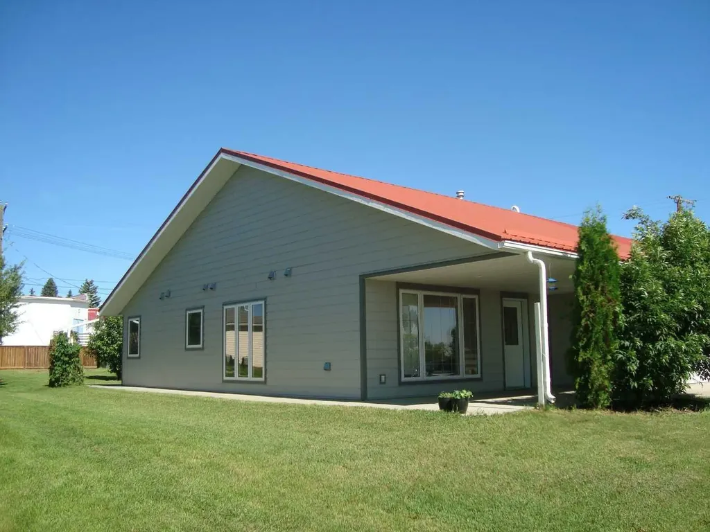 317 Railway Avenue Trochu AB T0M 2C0