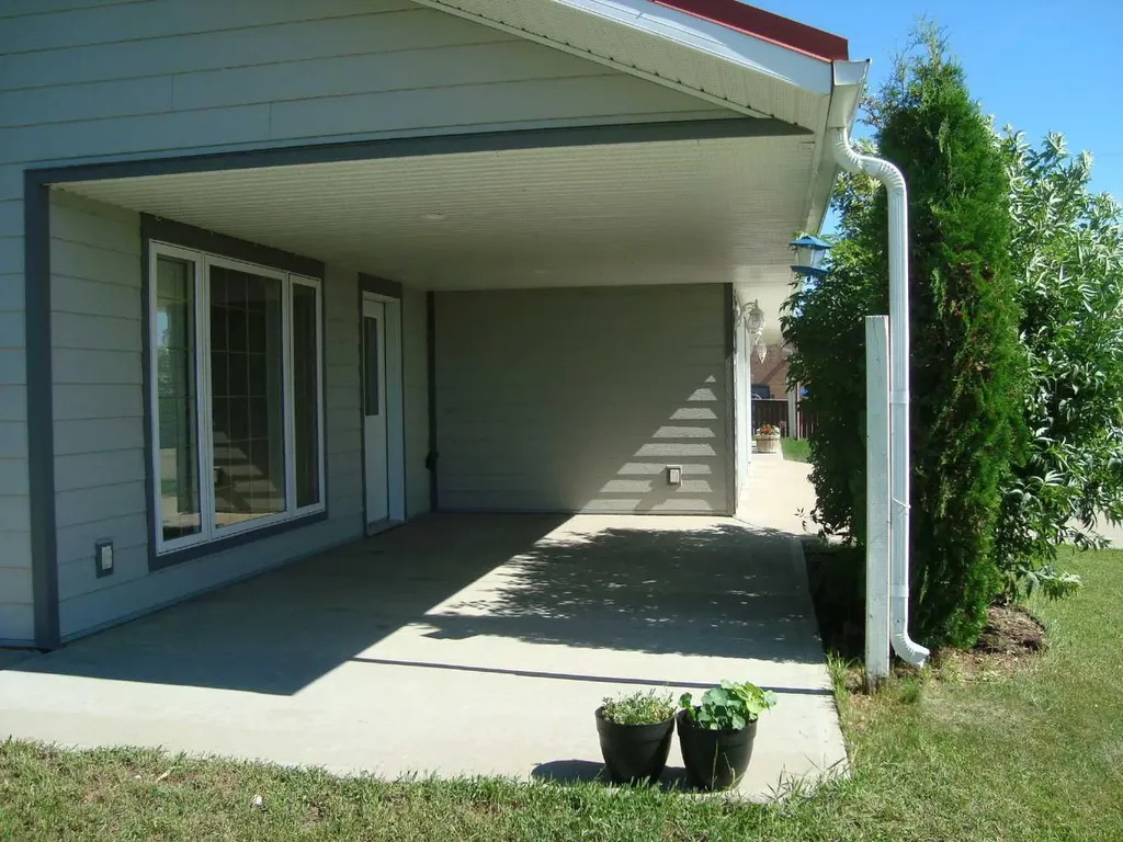 317 Railway Avenue Trochu AB T0M 2C0