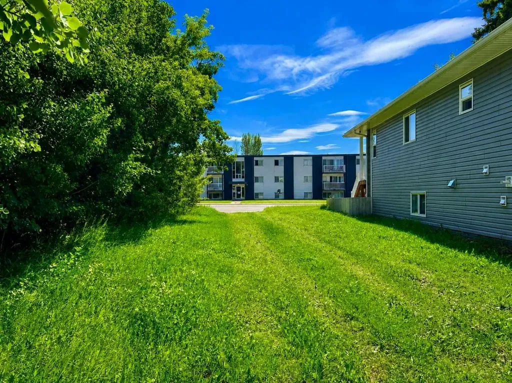 9810 108 Avenue Grande Prairie AB T8V 1N6