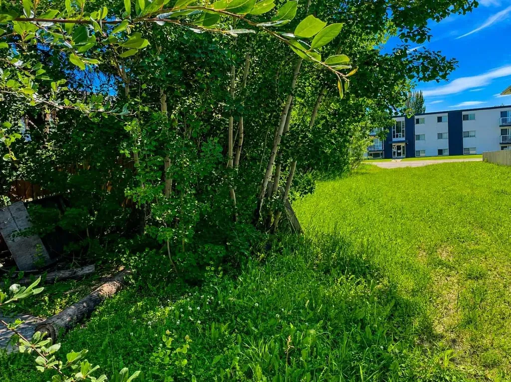 9810 108 Avenue Grande Prairie AB T8V 1N6