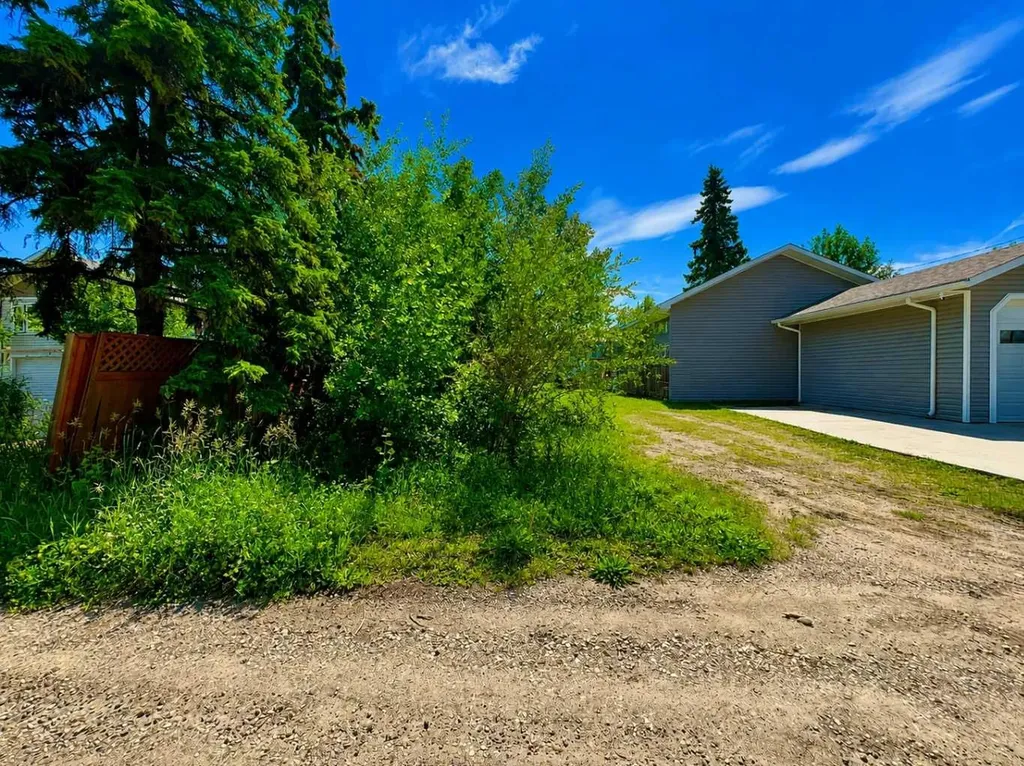 9810 108 Avenue Grande Prairie AB T8V 1N6