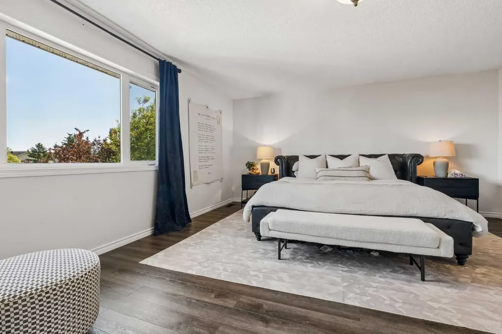52 West Edge Road Cochrane AB T4C 1L1